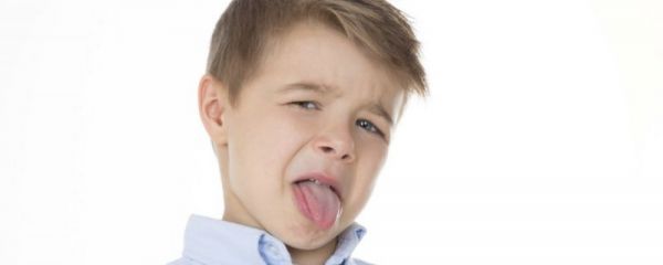 舌苔黄腻是怎么回事 舌苔黄腻是什么样 怎么从舌头看健康