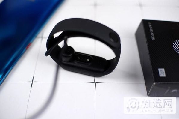 小米手环5怎么开机-开机键在哪