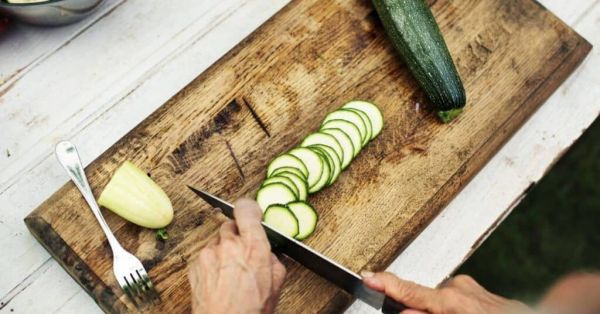 calabacín en una tabla