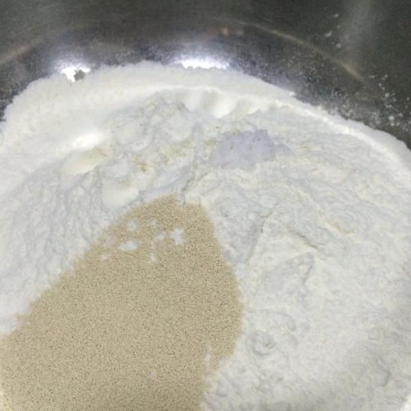 純奶手撕吐司的做法 步驟1