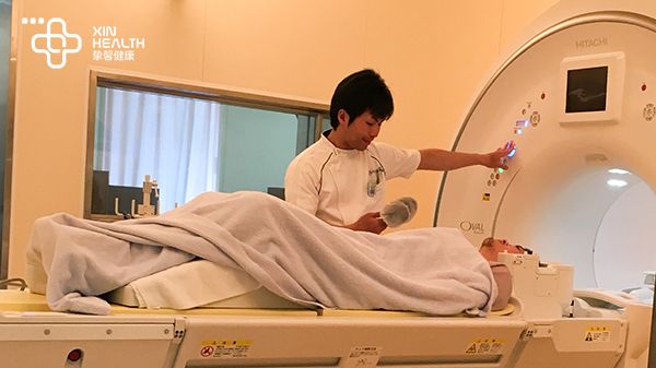 日本體檢 用戶正在核磁共振檢查