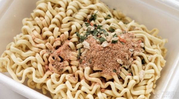 方便面2-900.jpg