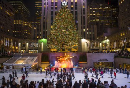 People ice skating at the Rockefeller Center