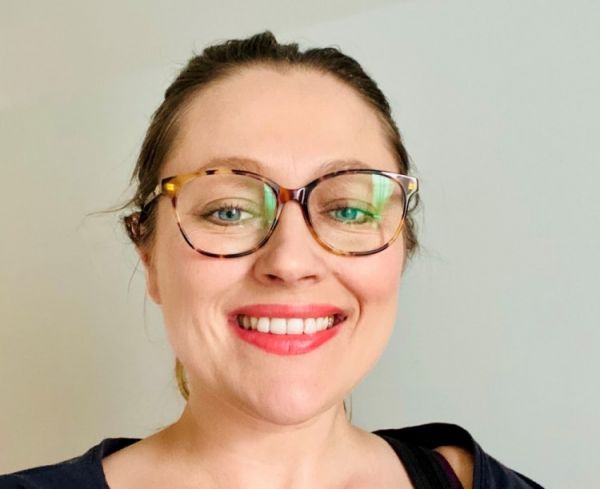 Gosia Federowicz - Co-Founder of Wellbeing in Your Office. First Aid for mental Health and Workplace Wellbeing. Digital Wellbeing. Free mental health posters.