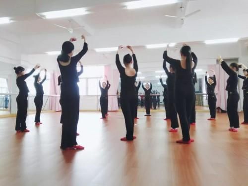 京貿(mào)科技學(xué)院解析：幼兒發(fā)展與健康管理專(zhuān)業(yè)加入學(xué)前教育行業(yè)大軍