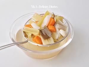 自制的健康天然调味品【蔬菜高汤】提鲜又营养的做法 步骤5