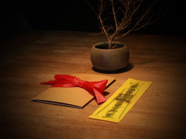 （因?yàn)橐炎鲞^香等儀式，略做模糊處理，實(shí)物并非如此模糊，請放心。）