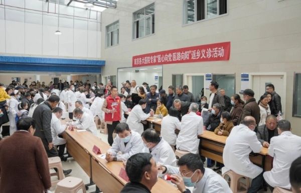  南京医疗精英领航，医心筑梦公益传承