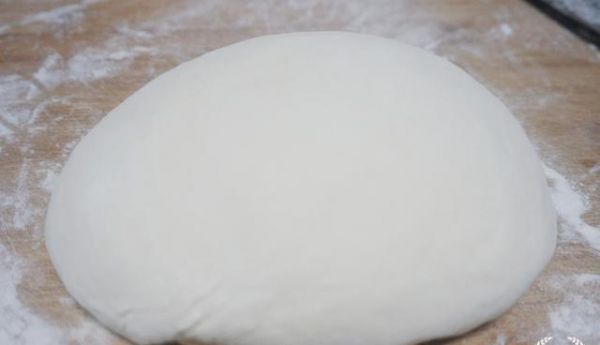 蓬松暄軟的大饅頭，做法簡(jiǎn)單，只需注意兩點(diǎn)，比面包好吃還健康