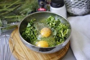 菠菜煎蛋 | 健康·蛋素的做法步骤 第2步