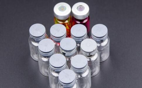 如何正確使用鐵劑 服用鐵劑后會(huì)有哪些副作用 服用鐵劑產(chǎn)生不良反應(yīng)怎么辦