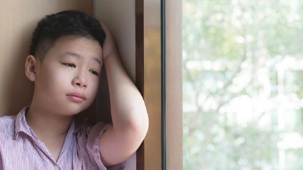 女儿早恋屡教不改怎么办