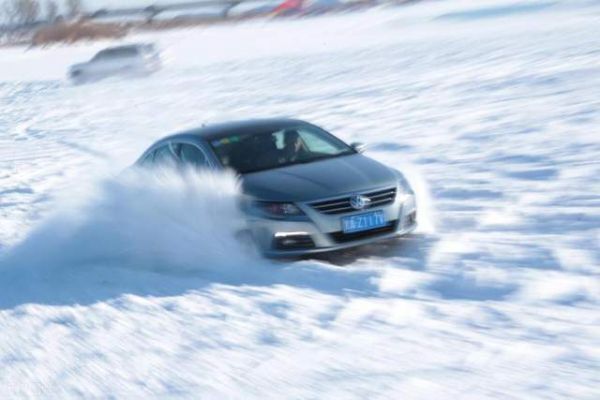 新能源汽车充电中