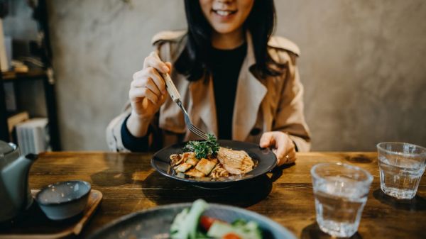 減肥晚餐外食吃什麼？營養師公開3個飲食選擇原則，不用刻意戒澱粉也能瘦