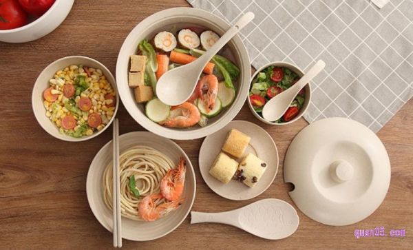 小麥秸稈餐具買回來以后，不能直接使用，要經(jīng)過清洗消毒才能用