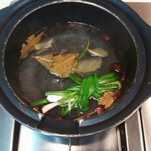 大蠶蛹的各種吃法的做法步驟 第1步
