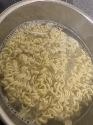 豪华版泡面——宿舍健康日食记的做法 步骤1