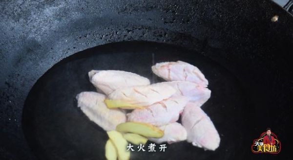 雞翅別再烤著吃了，教你1種簡(jiǎn)單的做法，好吃又健康