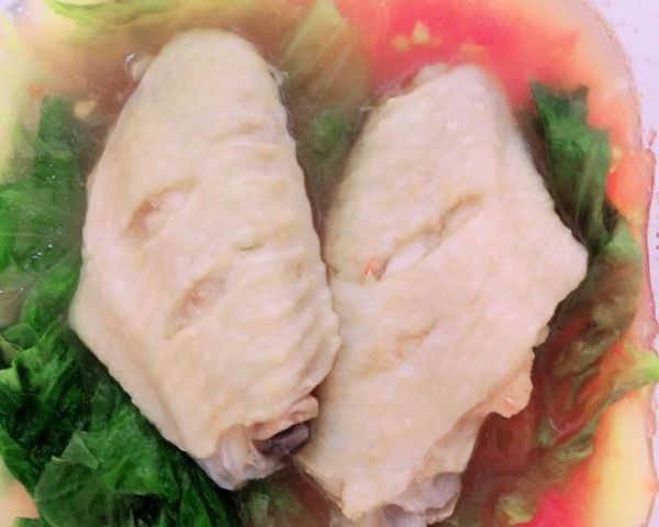 鸡翅的健康吃法—番茄生菜蒸鸡翅的做法