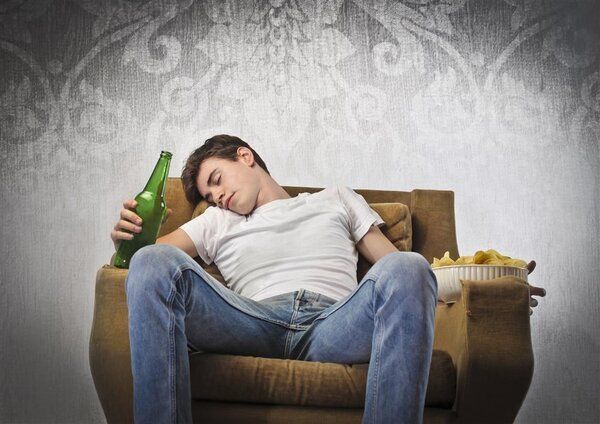 這樣喝啤酒是在“玩命”！夏季怎樣喝啤酒才健康？