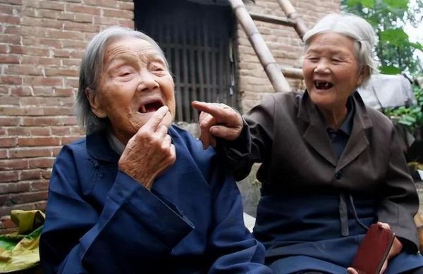 早上空腹喝水，比不吃早飯危害還大？揭秘長壽秘訣