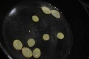 鲜甜Q弹的盐水虾-无油烟的健康菜的做法步骤 第1步