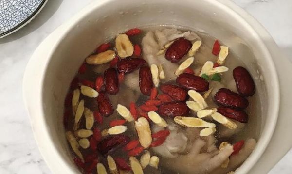 以田園蔬菜養(yǎng)生湯為你健康保駕護(hù)航（田園蔬菜+養(yǎng)生湯=健康無憂）