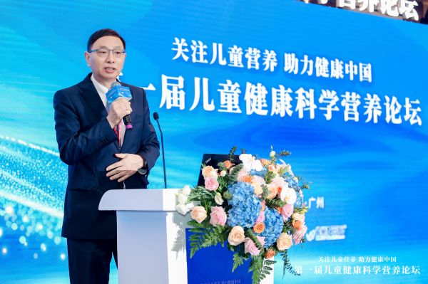 圖：論壇主席、中華醫(yī)學(xué)會(huì)腸外腸內(nèi)營(yíng)養(yǎng)學(xué)分會(huì)前任主委、上海市兒科醫(yī)學(xué)研究所所長(zhǎng)蔡威教授