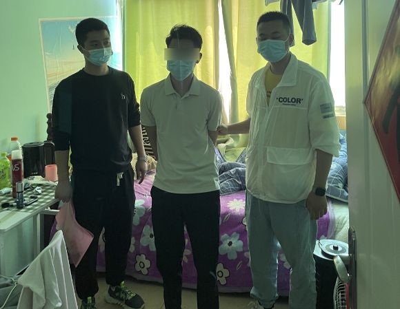 犯罪嫌疑人万某某被渝北警方抓获。渝北区警方供图，华龙网-新重庆客户端发