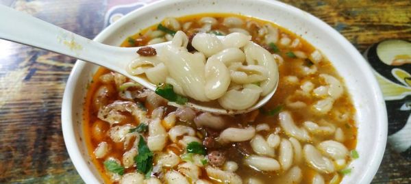 健康美味的雜蔬爆炒貓耳朵（營養(yǎng)均衡的素食佳肴，雜蔬鮮香貓耳朵美味可口）
