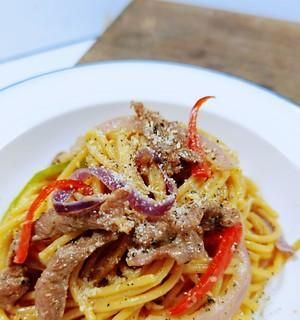 美味健康的雜蔬牛肉意面（以新鮮蔬菜搭配精選牛肉，讓你吃出健康與美味）