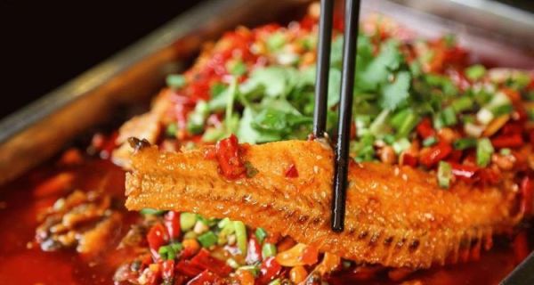 瓦缸烤魚(yú)的制作方法（傳統(tǒng)美味）