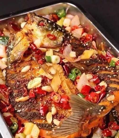 瓦缸烤魚(yú)的制作方法（傳統(tǒng)美味）