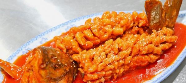 香烤鯉魚的做法（享受美味的家常美食）