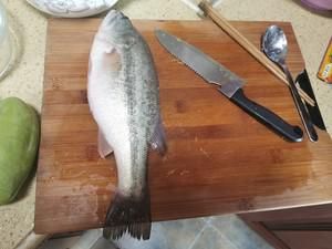 泰式盐烤鲈鱼 美味健康 重返清迈的做法步骤图 第2张