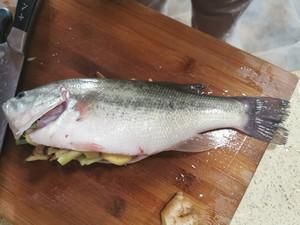 泰式盐烤鲈鱼 美味健康 重返清迈的做法步骤图 第3张