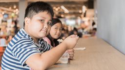 小孩吃母乳應該注意什么