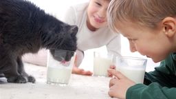小孩吃母乳應該注意什么