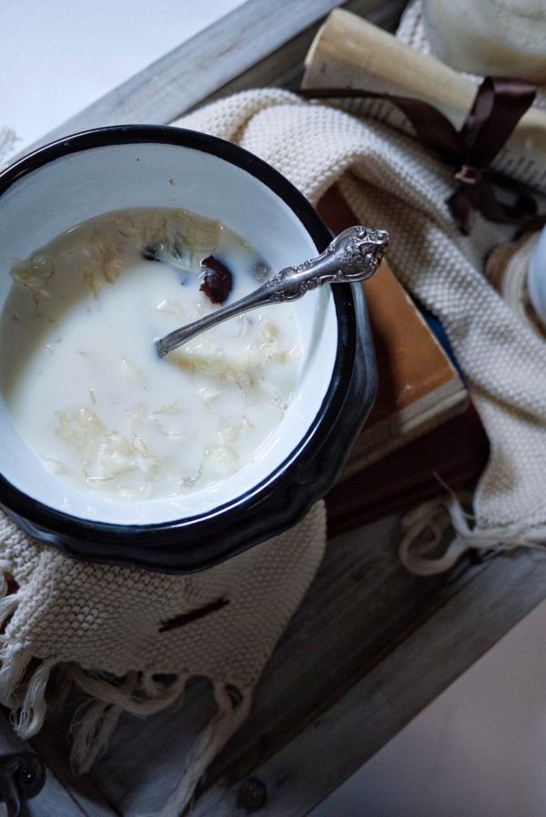 红枣银耳炖醪糟牛奶羹【健康饮品】