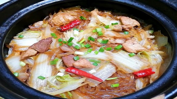 砂鍋豬肉白菜燉粉條怎么做？大廚教你一個(gè)最簡(jiǎn)單的方法，百吃不厭