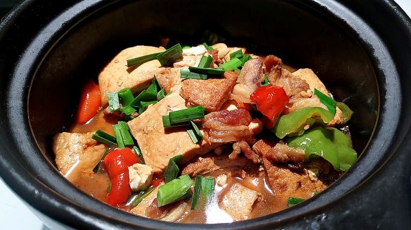 廚師長(zhǎng)教你：砂鍋豆腐的家常做法，又嫩又鮮，用肉都不換