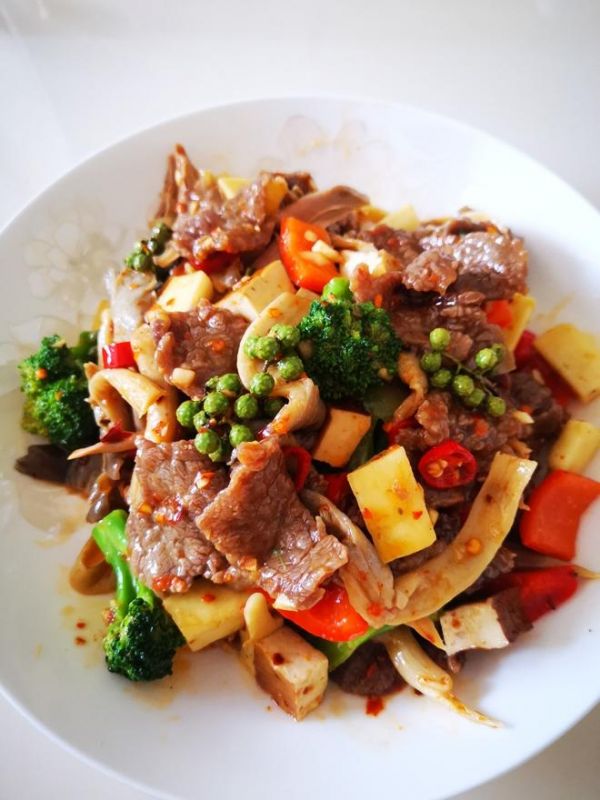 凉拌时蔬嫩牛肉（少油少盐健康餐）的做法