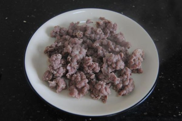 牛肉別總炒了，這樣做簡(jiǎn)單省事還好吃，端上桌根本不夠分