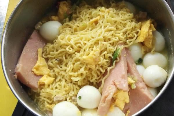 煮方便面有技巧，做好關(guān)鍵“一步”，保證勁道入味，湯也好喝
