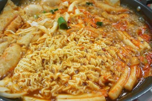 煮方便面有技巧，做好關(guān)鍵“一步”，保證勁道入味，湯也好喝