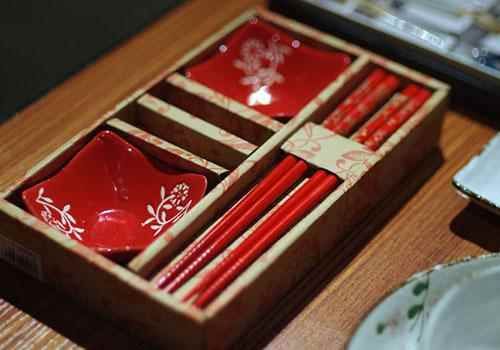 筷子哪種材質(zhì)最健康(筷子哪種材質(zhì)最健康耐用)