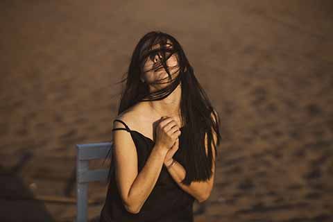 女生不舒服怎么回復(fù)關(guān)心她的話（教你暖心加分安慰她）