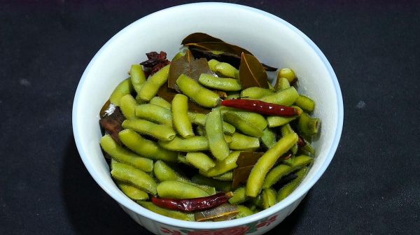 飯店煮的鹽水毛豆為什么翠綠不發(fā)黃？大廚教你配方，原來這么簡單