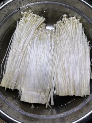 燒烤金針菇/健康衛(wèi)生在家做燒烤的做法 步驟1
