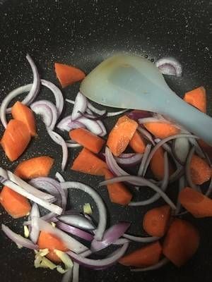 金針菇咖喱雞燉鷹嘴豆【健康一鍋端】的做法步驟 第2步